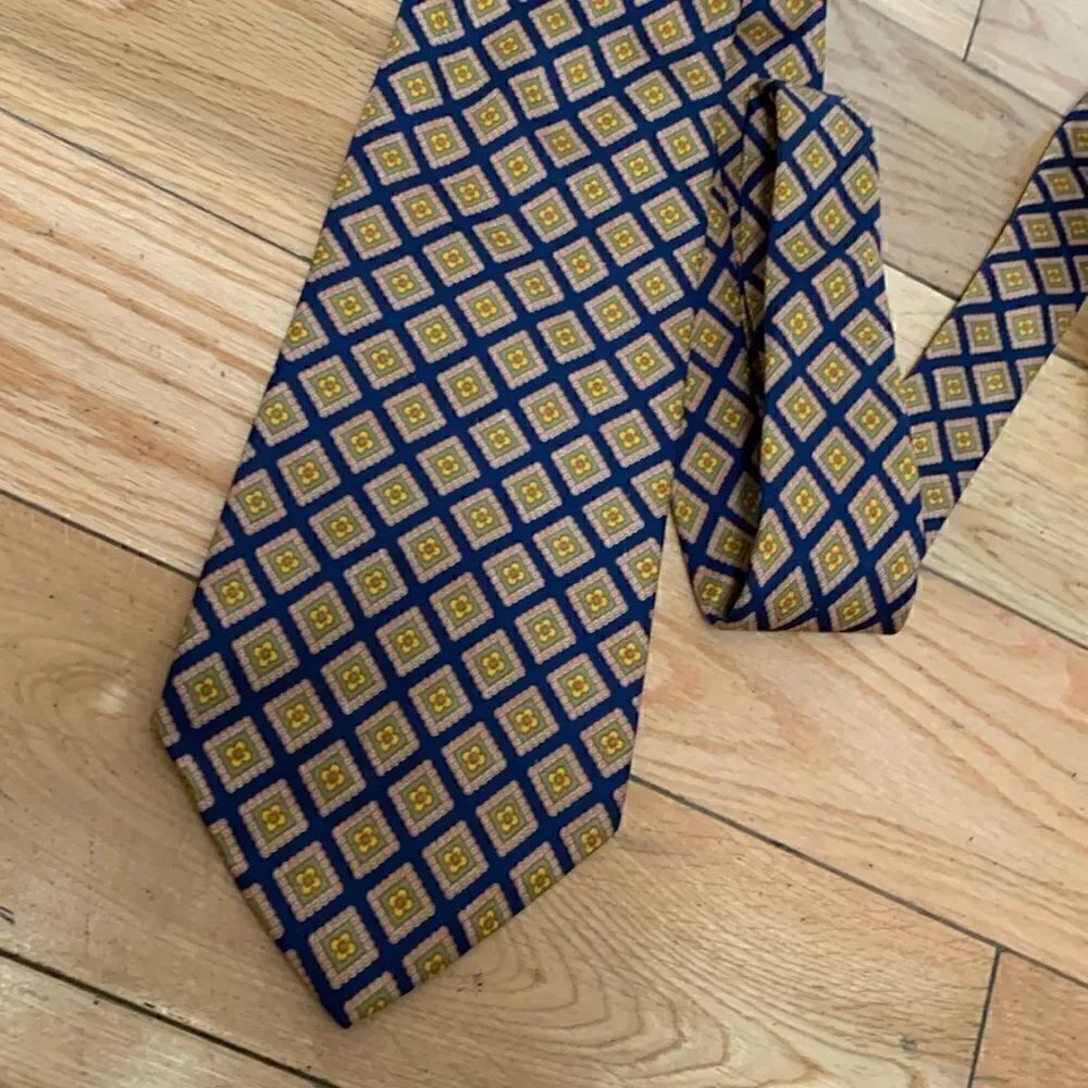 Vintage men’s Filenes store orange/blue floral retro neck tie
